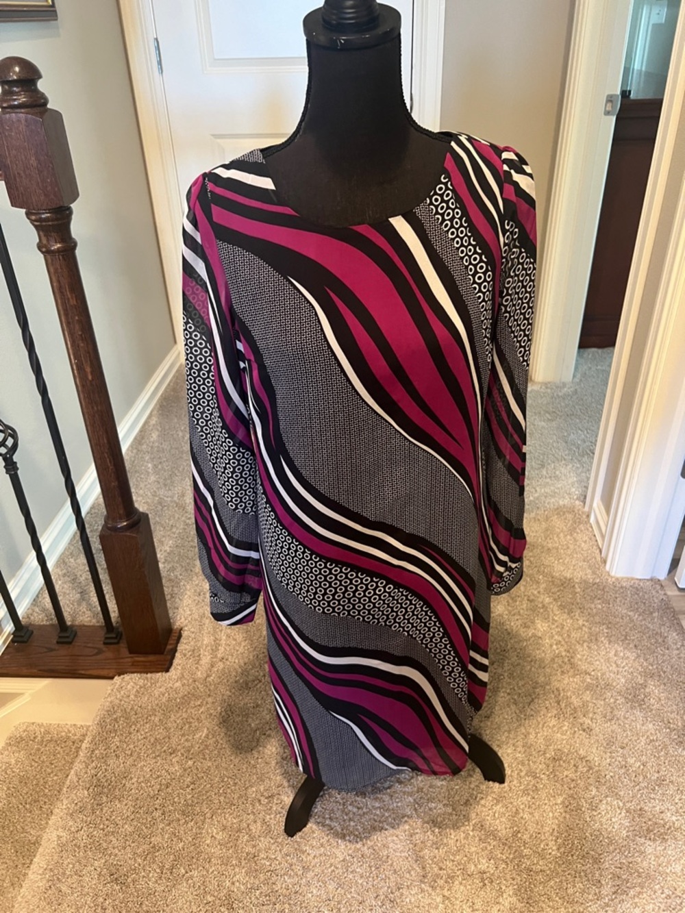 Cato Long Sleeve Wave-Print Dress in Magenta, Black, White